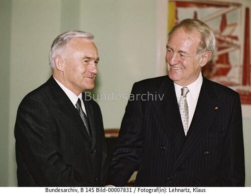 Polnischer Ministerpräsident Miller in Berlin 2001