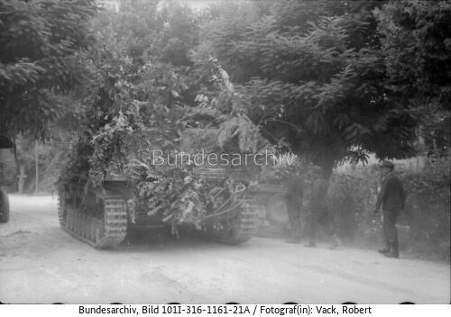 Italien, Panzer auf Landstraße