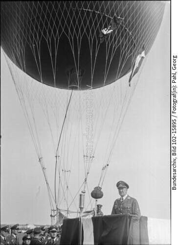 Berlin-Tempelhof, Bruno Loerzer im Ballon