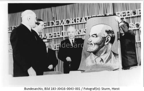 Berlin, DSF-Veranstaltung, Lenin-Teppich