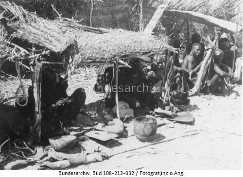 Kamerun, Mora, Markt, Schuhmacher