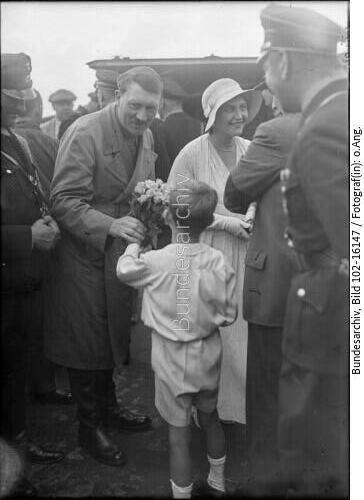 Deutschlandflug, Adolf Hitler, Magda Goebbels