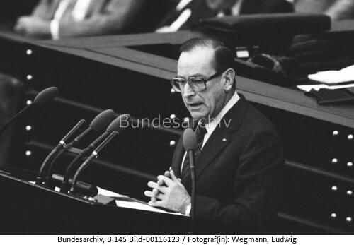 Bundestagssitzung 1982 / Regierungserklärung / BM Zimmermann