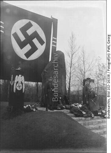 Berlin, Fehrbelliner Platz, Gefallenendenkmal