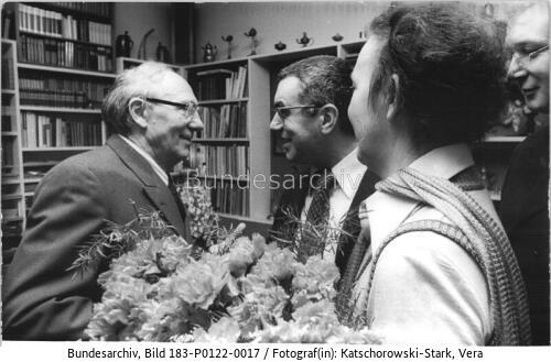 Berlin, Geburtstag Ernst Busch, Gratulanten
