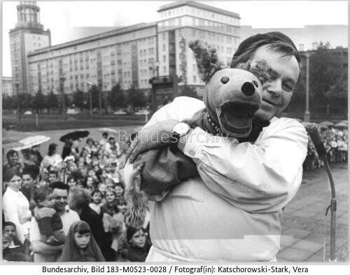 Berlin, Taddeus Punkt mit Hund "Struppi"