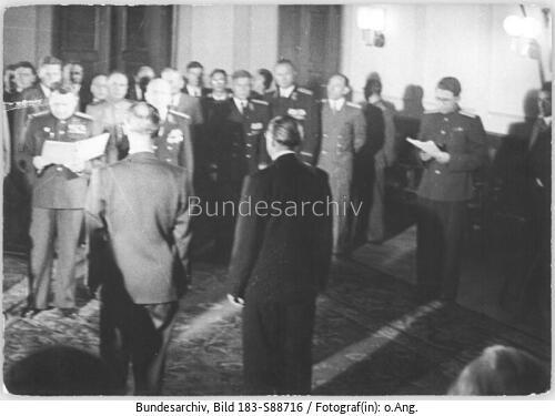 Berlin, DDR-Gründung, Empfang bei Tschuikow