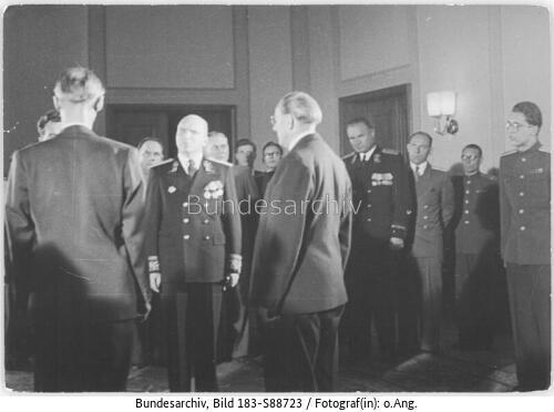 Berlin, DDR-Gründung, Empfang bei Tschuikow