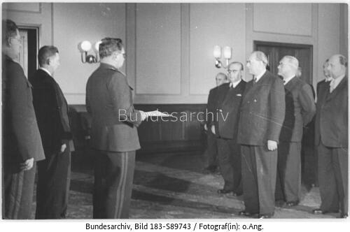 Berlin, DDR-Gründung, Regierung bei Tschuikow