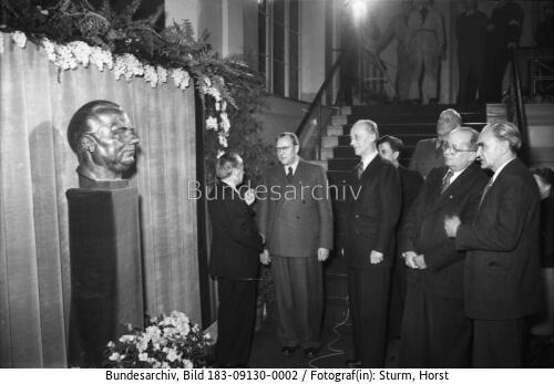 Berlin, Enthüllung Wilhelm-Pieck-Büste