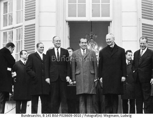 Bonn, Palais Schaumburg, Gruppenfoto Besuch US-Präsident Nixon
