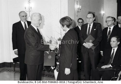 Bonn, Villa Hammerschmidt, Ernennungsurkunde BM Merkel, BPräs v. Weizsäcker
