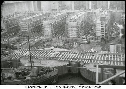 St. Nazaire, <span class="match">U-Boot-Bunker</span> im Bau
