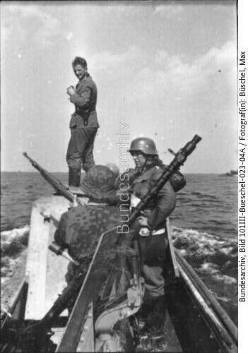 Russland, Waffen-SS, Übersetzen mit kleinen Booten