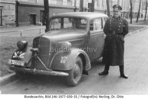 Riga, PKW (Opel Super 6) des ERR, Sturmführer Zwiebel
