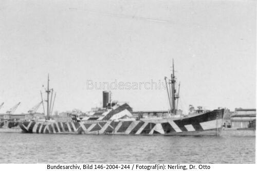 Riga, Hafen, getarntes Schiff
