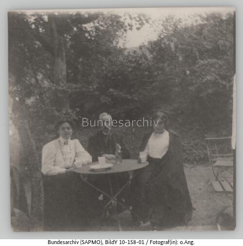 Sophie Liebknecht mit Stieftochter Vera