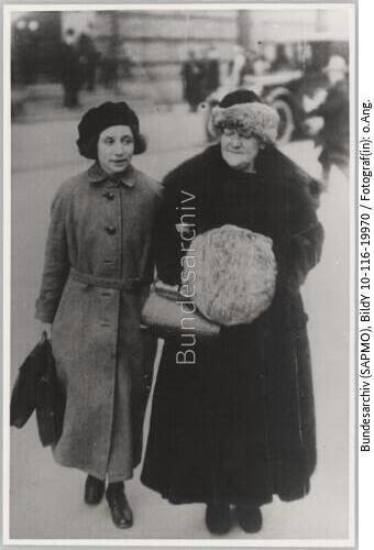 Clara Zetkin, Hertha Walcher