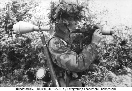 Normandie, Fallschirmjäger mit Panzerabwehrwaffe