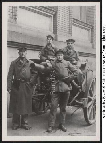 Berlin, <span class="match">Reichsbank</span>, Volksmarinedivision