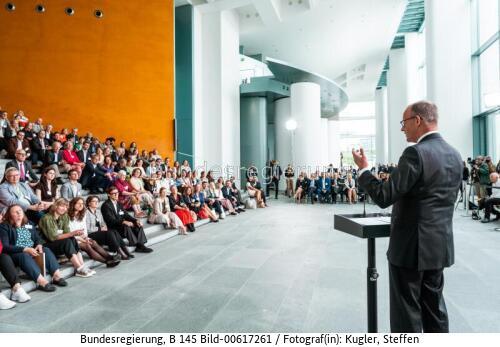 Bundeskanzler Friedrich Merz bei der "startsocial"-Preisverleihung 2026