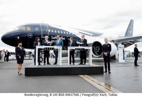 Bundeskanzler Friedrich Merz bei Eröffnung der Internationalen Luft- und Raumfahrtmesse (ILA) 2026