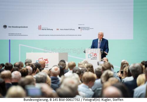 Bundespräsident Frank-Walter Steinmeier beim Bundesfinale "Jugend debattiert 2026“