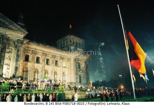 Berlin, Tag der Deutschen Einheit, Reichstag, Flaggenhissung
