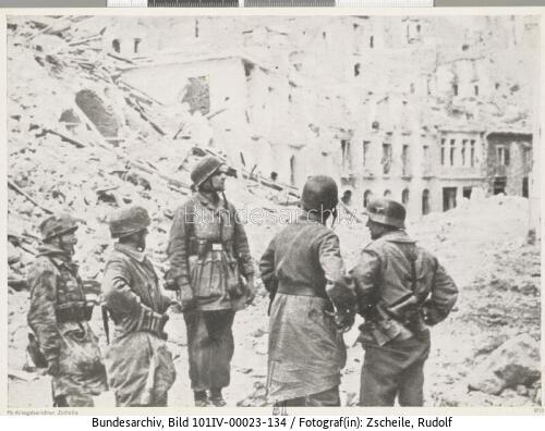 Monte Cassino, Fallschirmjäger in Klosterruinen