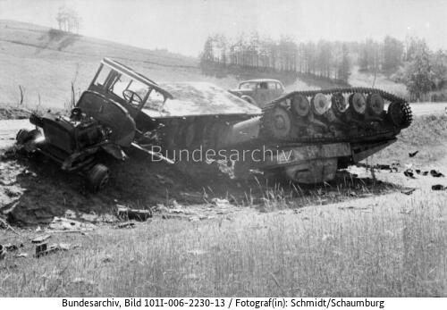 Bei Wiilna, zerstörter Panzer II, LKW