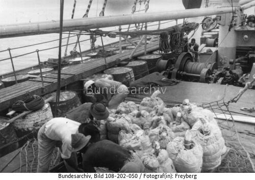 Kamerun, Beladung eines Frachters