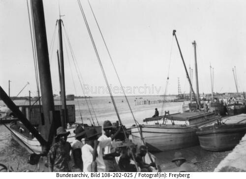 Kamerun, Duala, Schiffe im Hafen