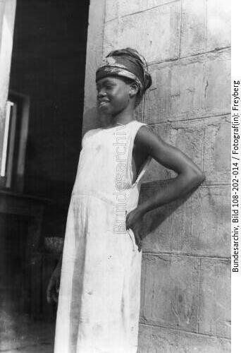 Kamerun, Sangmélima, junge Frau