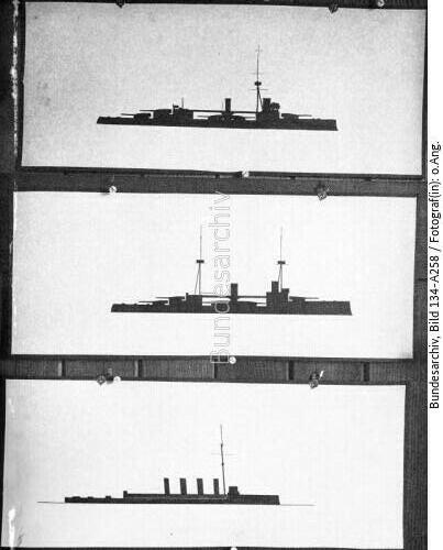 Schattenrisse Kriegsschiffe