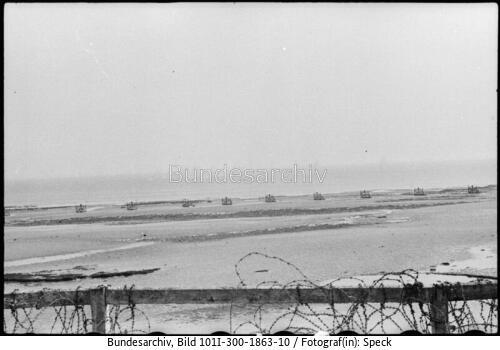 Riva-Bella, Panzerwerfer, Einschläge, Strandhindernisse