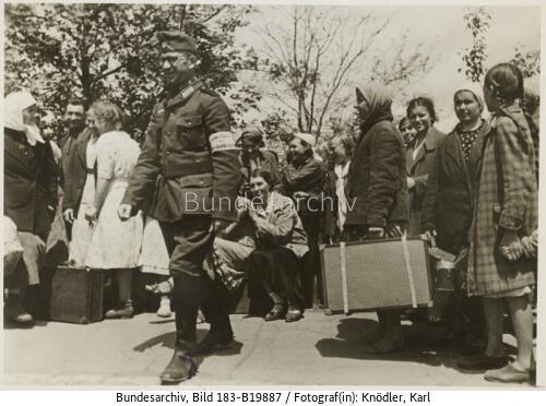 Russland, Artemiwsk, Zwangsarbeiter vor Abfahrt