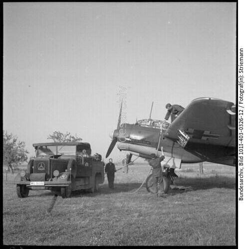 Frankreich, Ju 88, Flugzeugwartung, Betanken