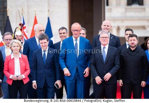 Bundeskanzler Friedrich Merz in Paris / Treffen der "Koalition der Willigen" 2026