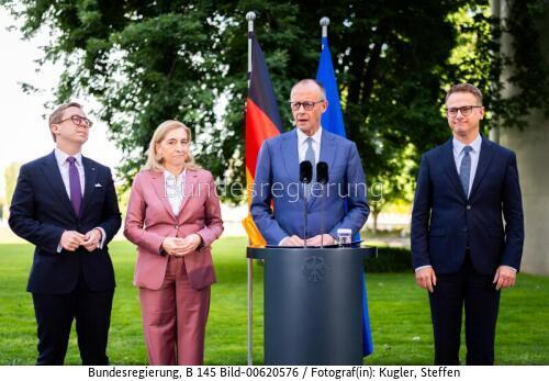 Bundeskanzler Friedrich Merz: Pressestatement zur Kabinettsumbildung 2026