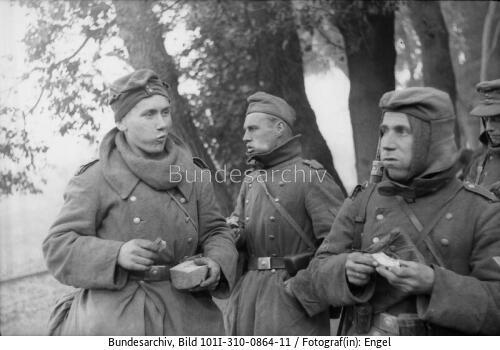 Italien, Soldaten bei Verpflegung