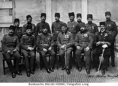 Liman von Sanders mit türkischen Offizieren