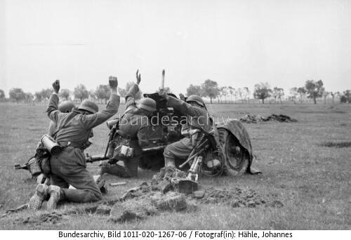 Russland-Süd, Soldaten an 3,7cm Pak