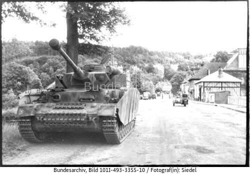Bei Caen, Panzer IV der 12.SS-Pz.Division
