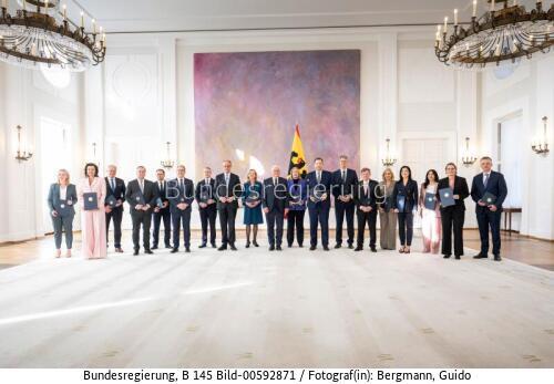 Bundespräsident Frank-Walter Steinmeier: Übergabe der Ernennungsurkunden an die Bundesministerinnen und Bundesminister 2025