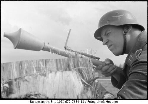 Russland, Luftwaffensoldat mit Panzerabwehrwaffe