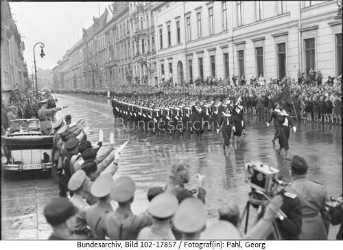 Berlin, Ballila-Formationen, Vorbeimarsch