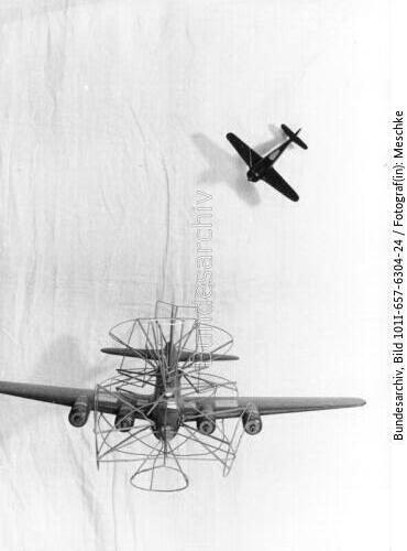 Luftwaffe, Modelle eines Bombers und Jägers