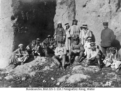 Mossul, Soldaten mit Einheimischen