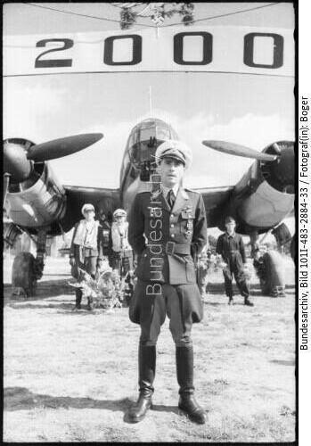 Frankreich, Flugfeld, 2000. Feindflug, Rede
