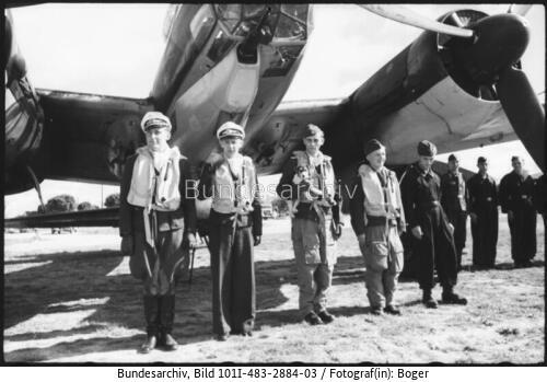Frankreich, Flugfeld, 2000. Feindflug, Besatzung